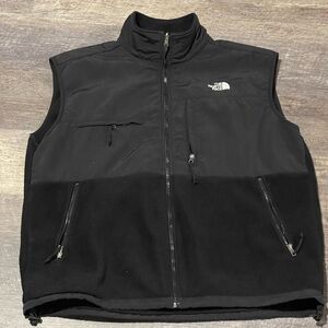 The North Face Men's Black Fleece Vest